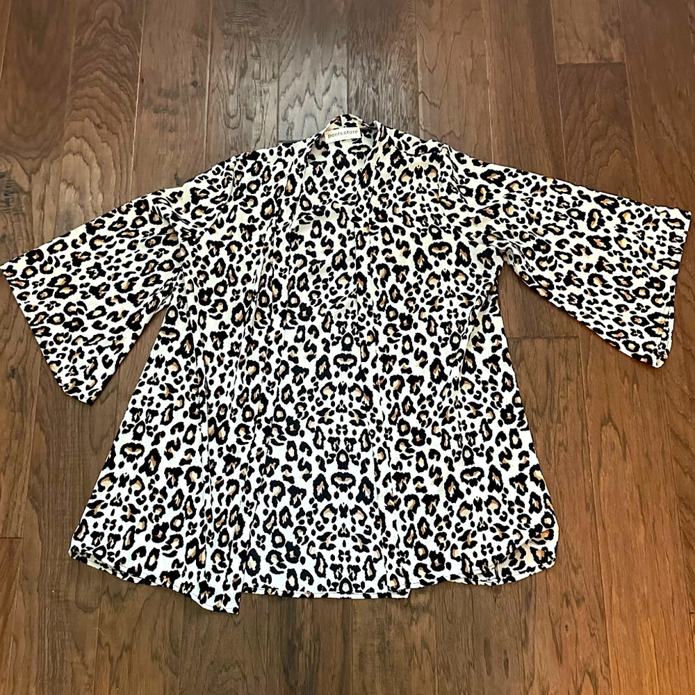 Boutique leopard print kimono size medium